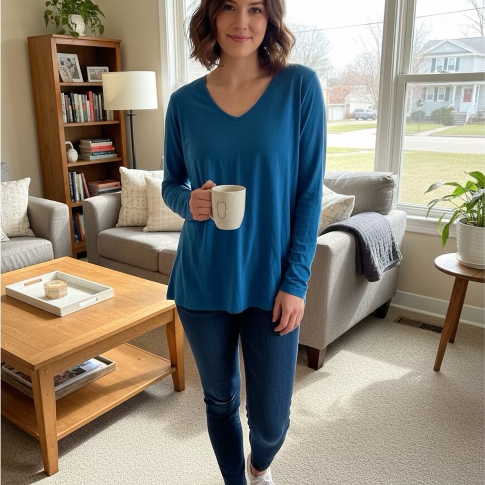 JW Woman Blue V-Neck Long Sleeve Shirt